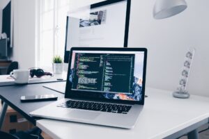 【コーディングを独学で勉強する方法とは？】未経験でwebデザイナーになった僕の勉強方法を紹介します！
